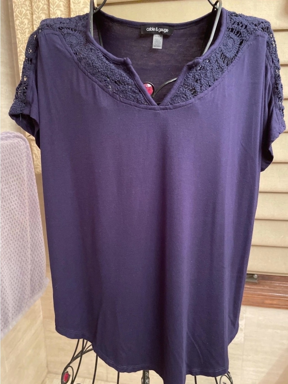 Cable & Gauge Navy Blue Short  Sleeve Stretch Blouse With Lace Detail Size Med